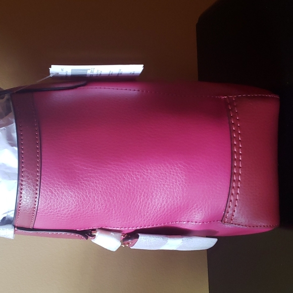 REDDISH VIOLET GOLD ACCENT COLOR BLOCK HORSE & CARRIAGE TOTE - Picture 7 of 12